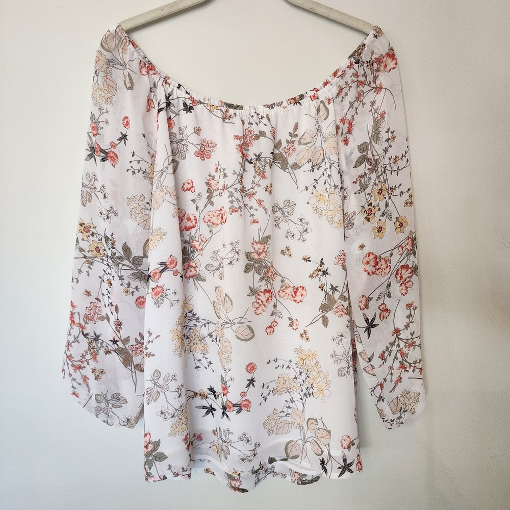 Soho New York & Company size M floral off the shoulder blouse